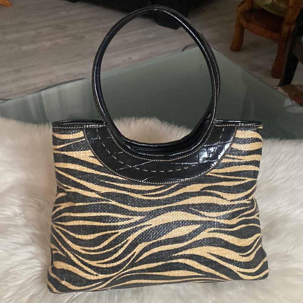 🤎▪️🤎ZEBRA PRINT W/BLACK LEATHER EMBOSSED PURSE🤎▪️🤎